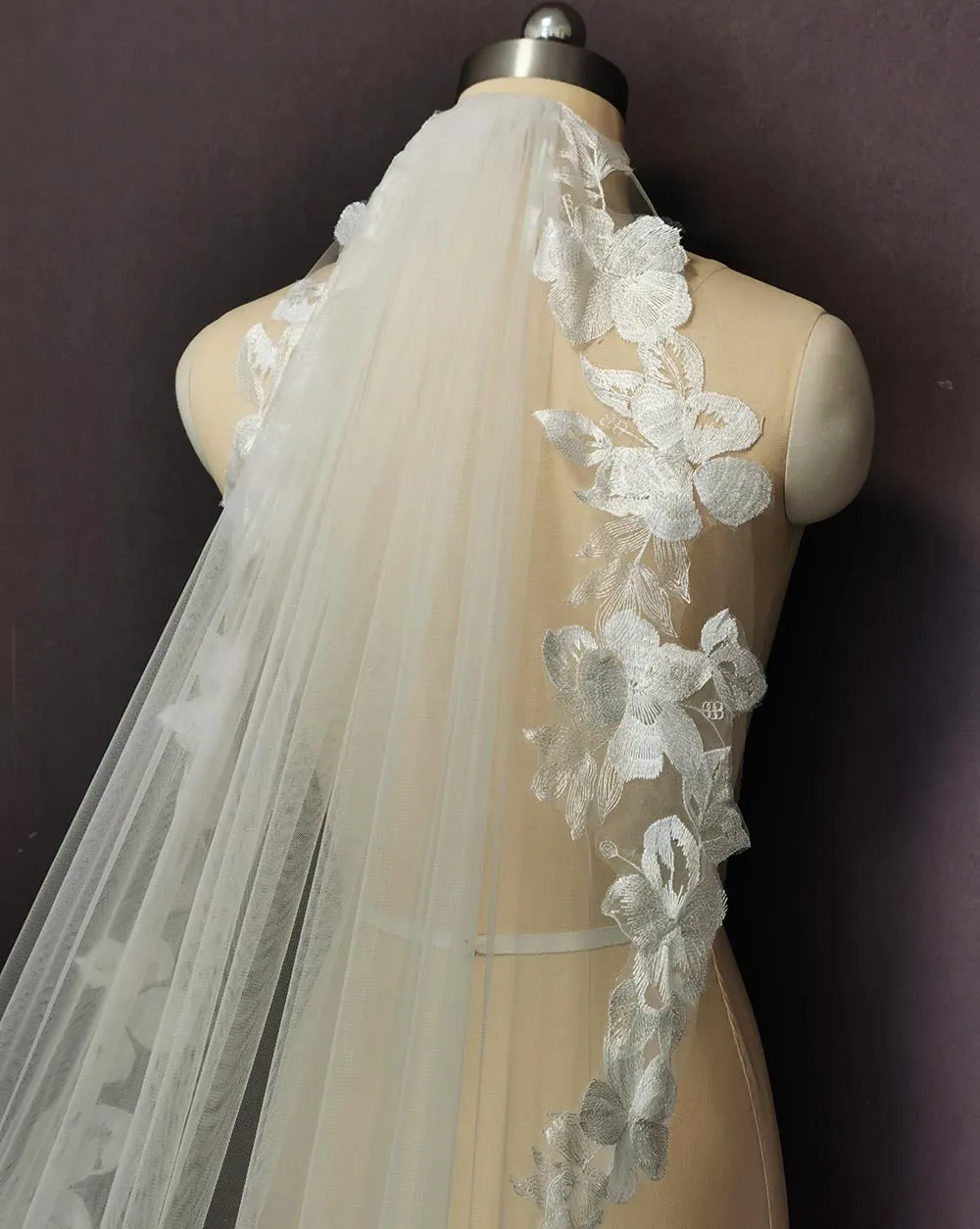 Beautiful Flower Lace Wedding Veil