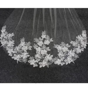 Exquisite Flower Lace Appliques One Layer Wedding Veil with Comb