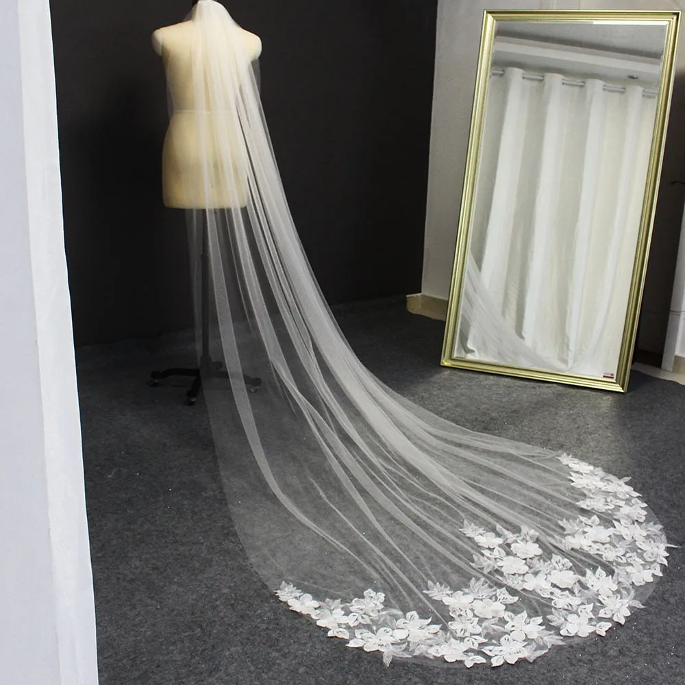 Exquisite Flower Lace Appliques One Layer Wedding Veil with Comb