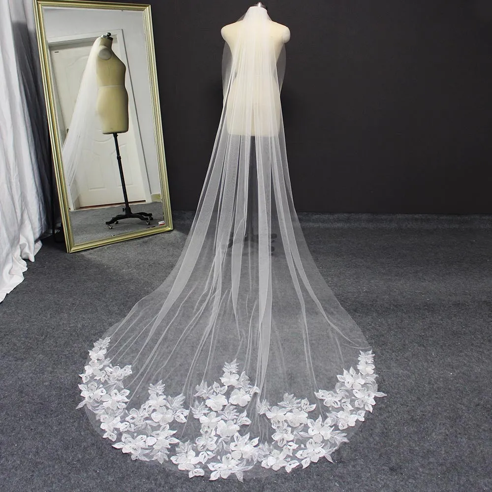 Exquisite Flower Lace Appliques One Layer Wedding Veil with Comb