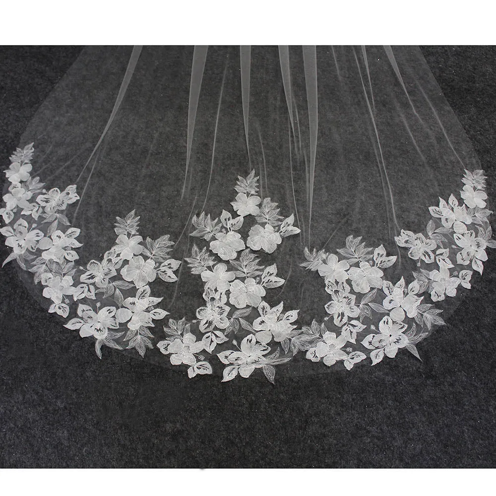 Exquisite Flower Lace Appliques One Layer Wedding Veil with Comb