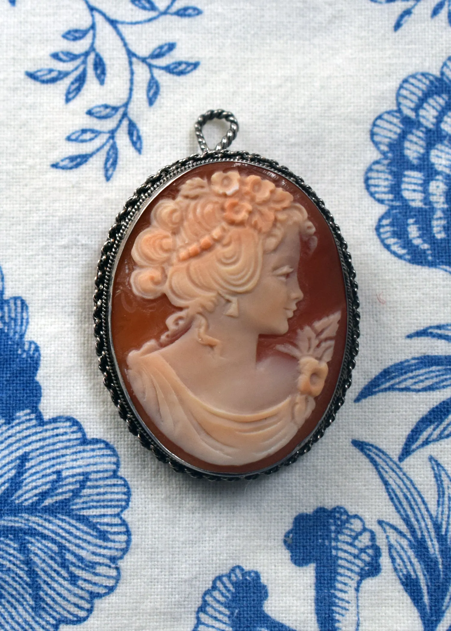 Medium Oval Cameo