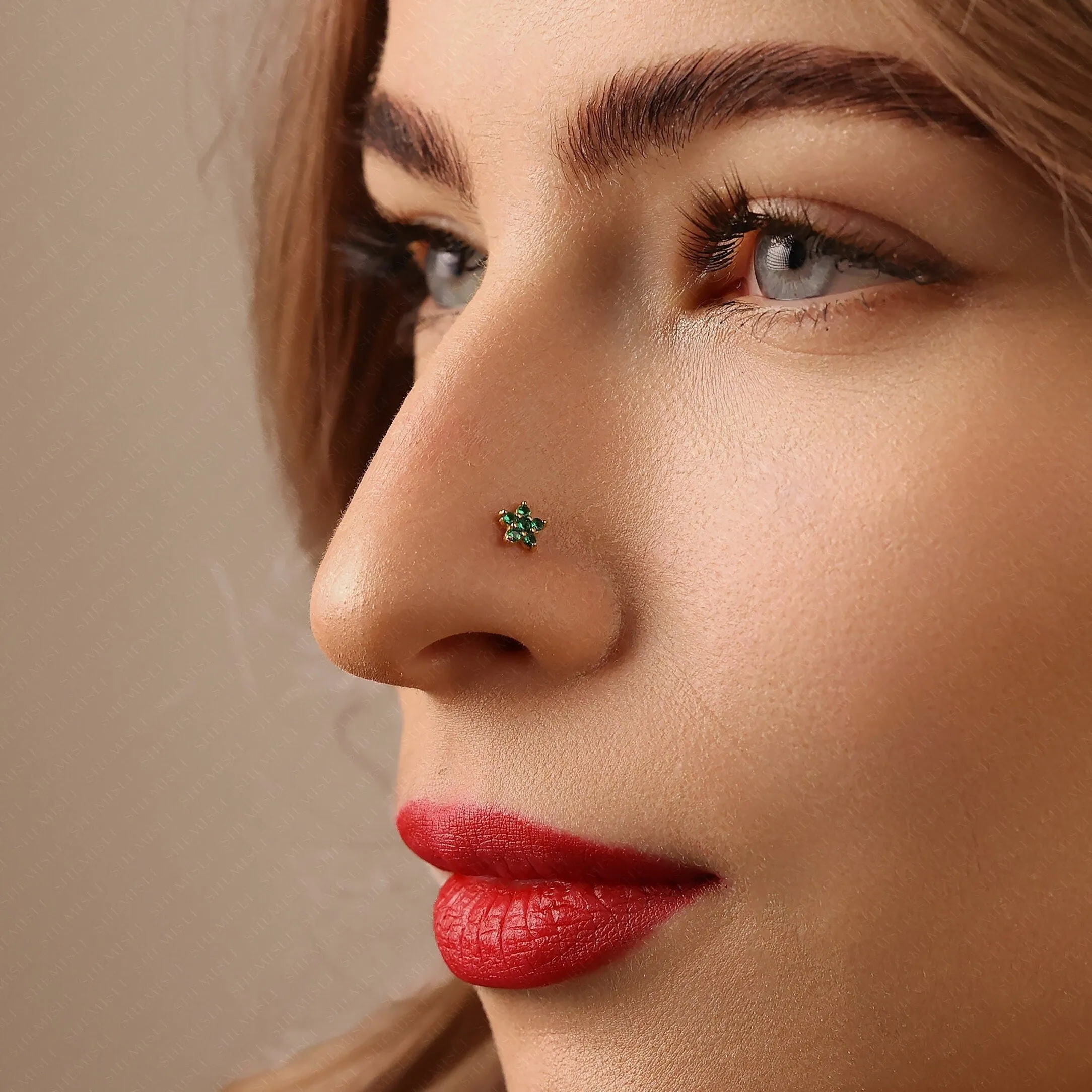 Tiny 5 Petal Flower with Emerald Stones, Threadless Flat Back Nose Stud, 20,18,16ga, 5-10mm Unisex, Surgical Steel SHEMISLI SS572